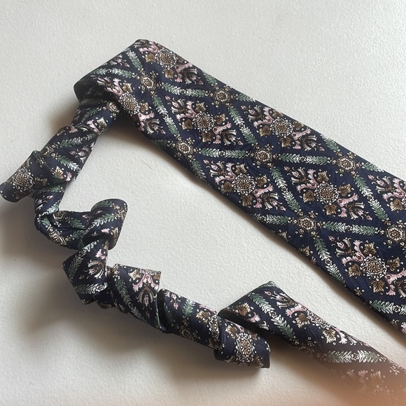 Vintage Moore’s “Vegan” Floral tie - Picture 5 of 8